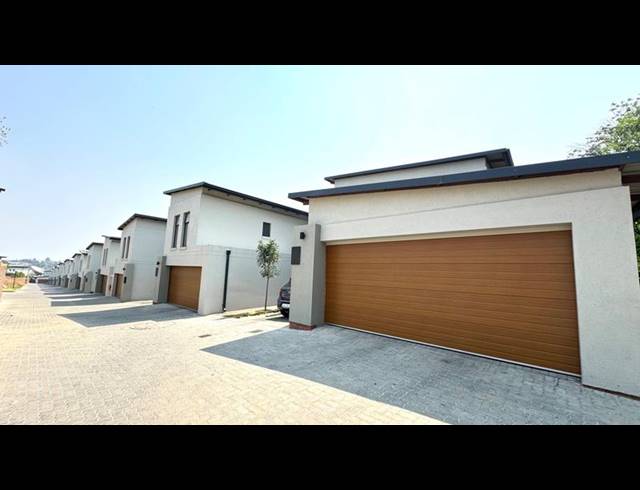3 BEDROOM TOWNHOUSE FOR SALE IN KYALAMI